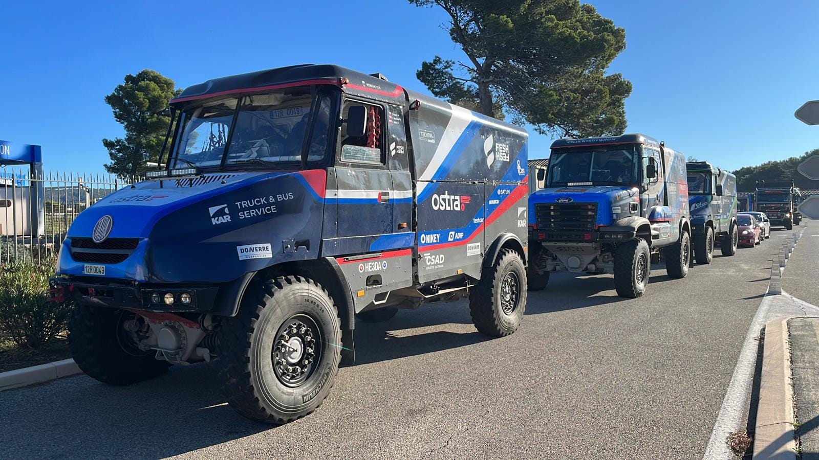 RALLYE DAKAR 2023 – ostravský FESH FESH se třemi kamiony a mezinárodním obsazením 